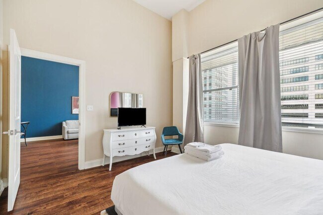 Building Photo - 925 Common St