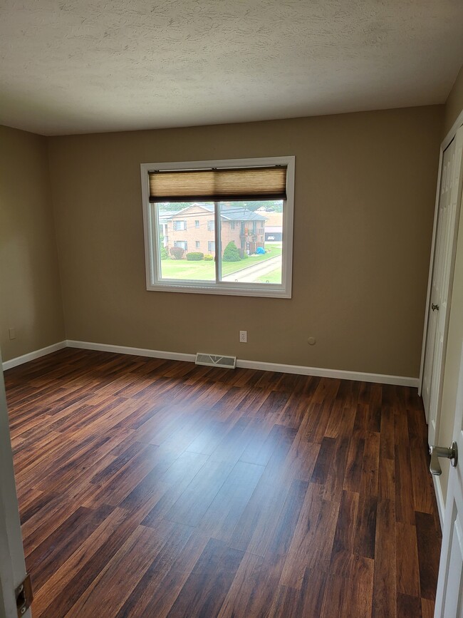 2nd Floor Bedroom #1 - 4674 Fishcreek Rd