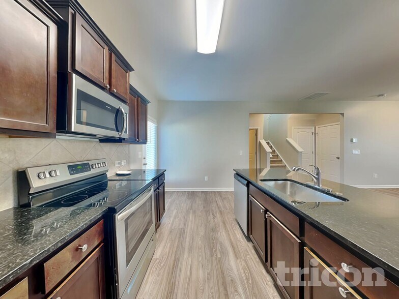 Building Photo - 531 Comfort Wy