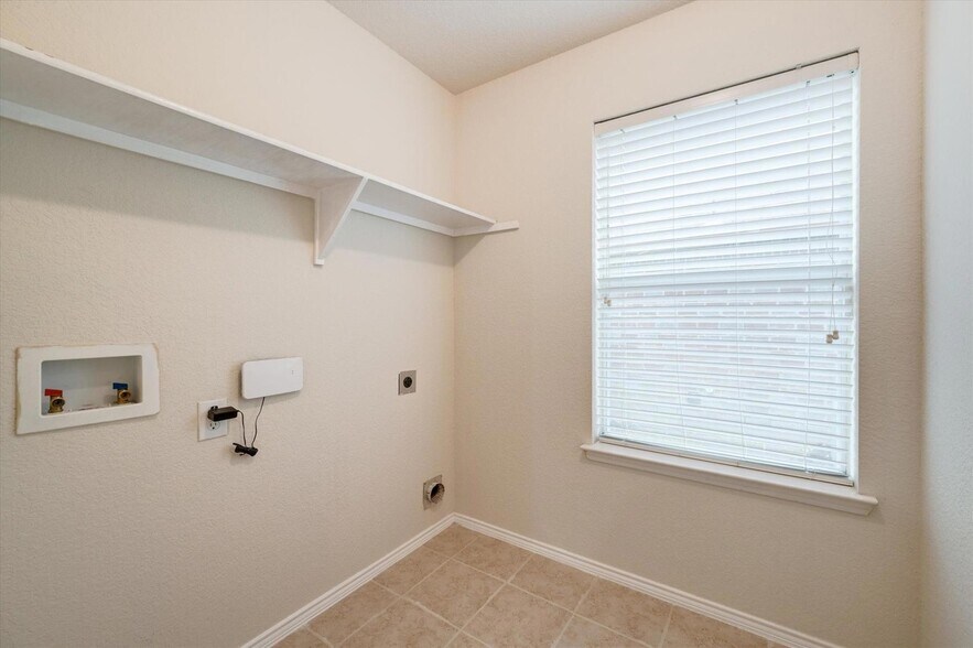 Building Photo - 9208 Conestoga Dr