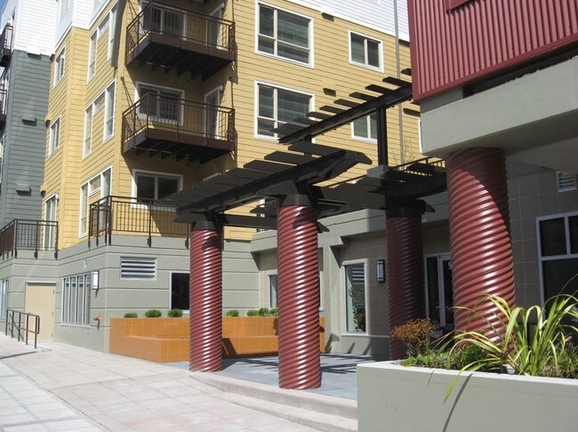 Building Photo - Trinity on 43rd