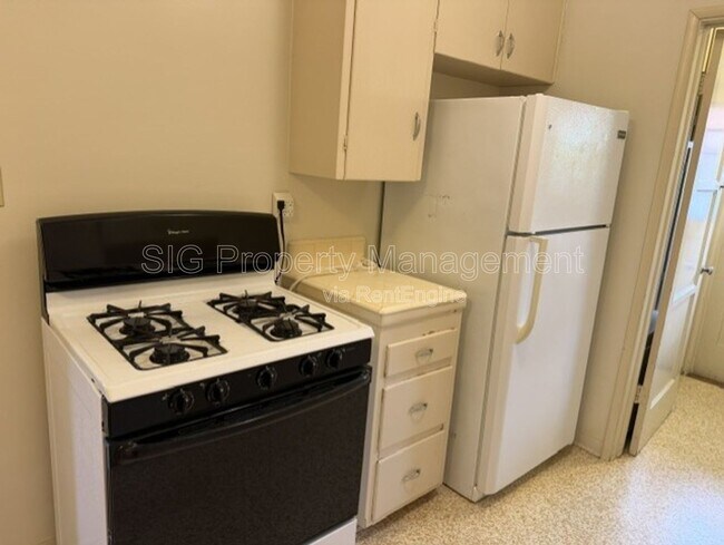 Building Photo - 2341 Florencita Dr W
