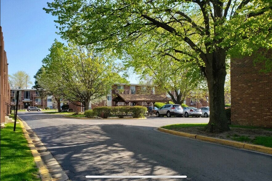 Building Photo - 1307 W Lincoln Hwy