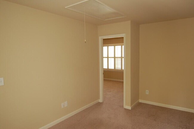 Building Photo - 3327 Castleberry Village Dr