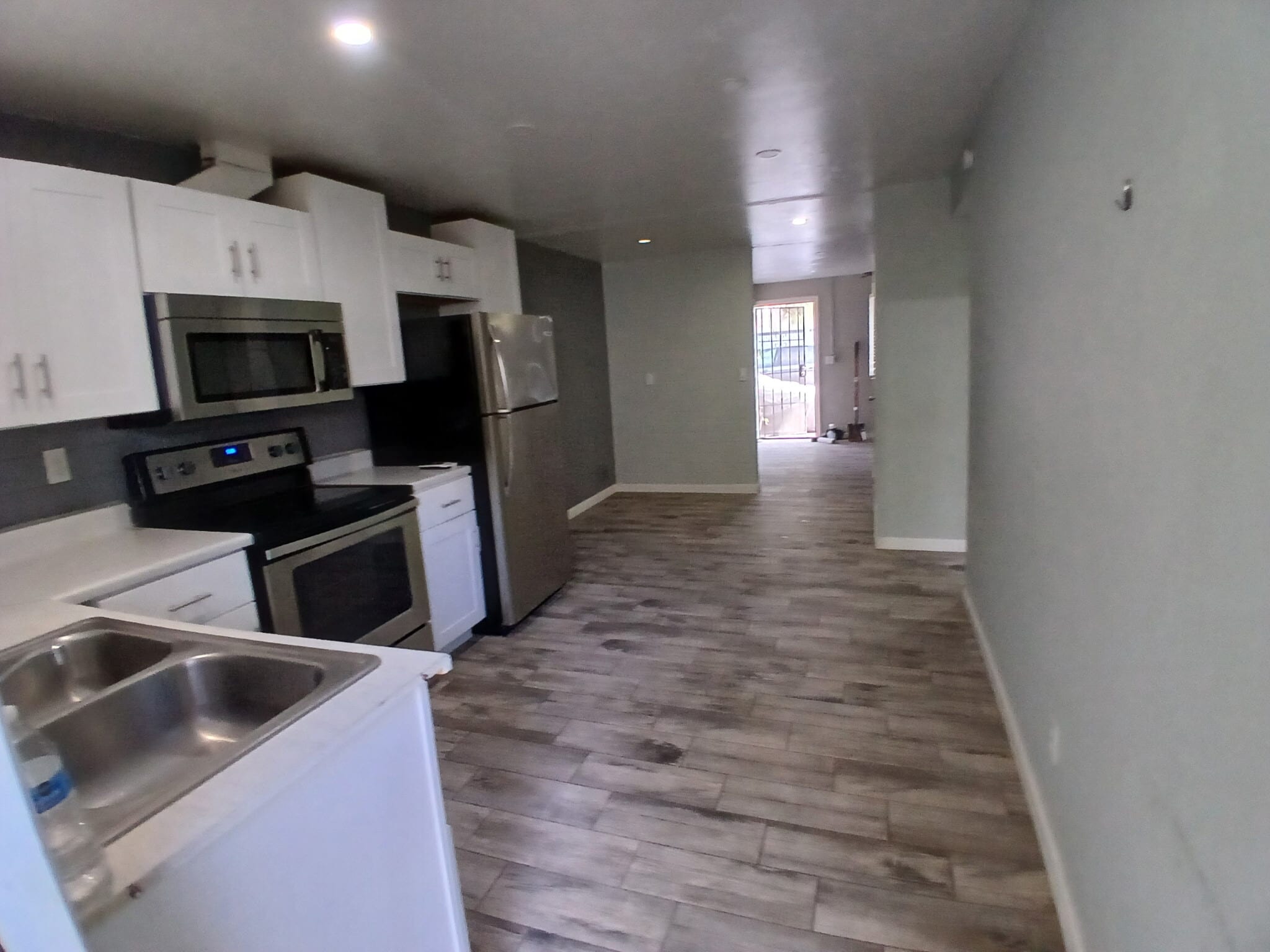 Building Photo - 2332 N Catalina Ave