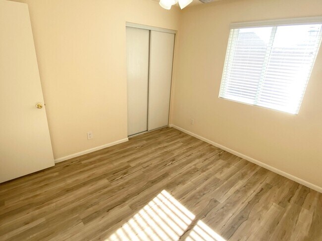 Building Photo - 2 Bedroom 1.5 Bath Townhouse in Fountain Hills