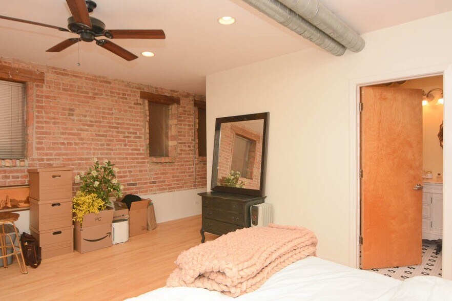 Building Photo - 1723 W Erie St