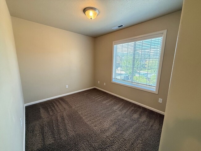 Building Photo - NW Bend 3 Bed/2.5 Bath Villa - Schaeffer D...