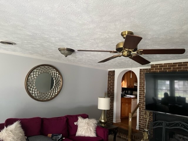 Building Photo - 106 W 6th Ave