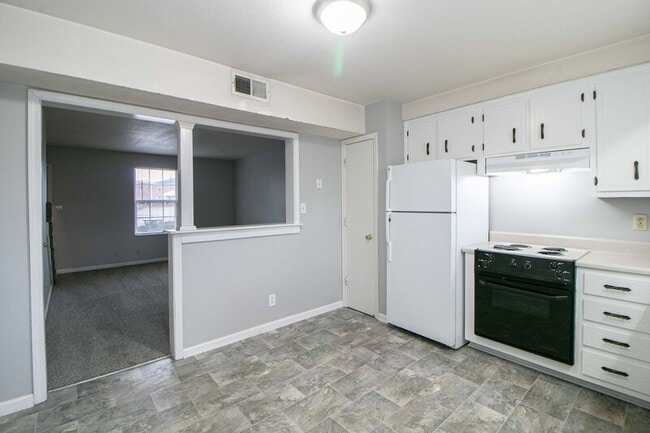 Building Photo - 363 Peabody Dr