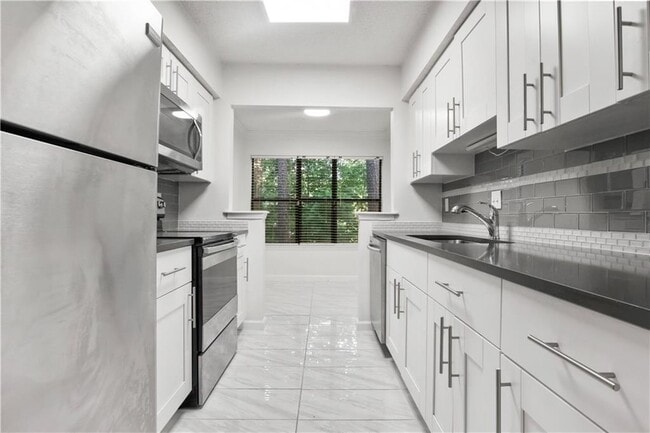 Building Photo - 1312 Old Hammond Chase