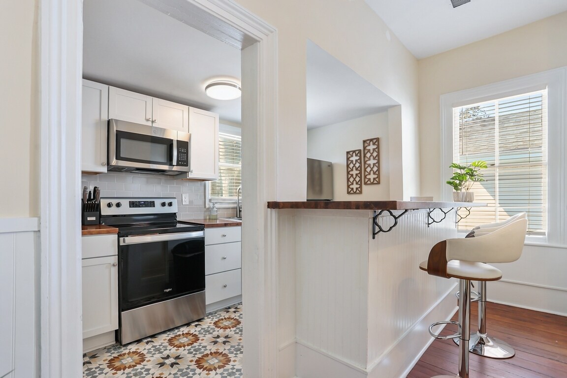 Building Photo - 303 W Park Ave