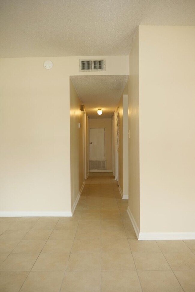 Building Photo - Clean, Bright & Move-In Ready! 3-Bedroom H...