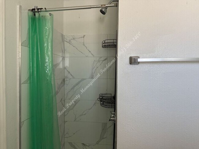 Building Photo - *** Please call us @ 661-266-1400 for information on availability, showings and applications proc...