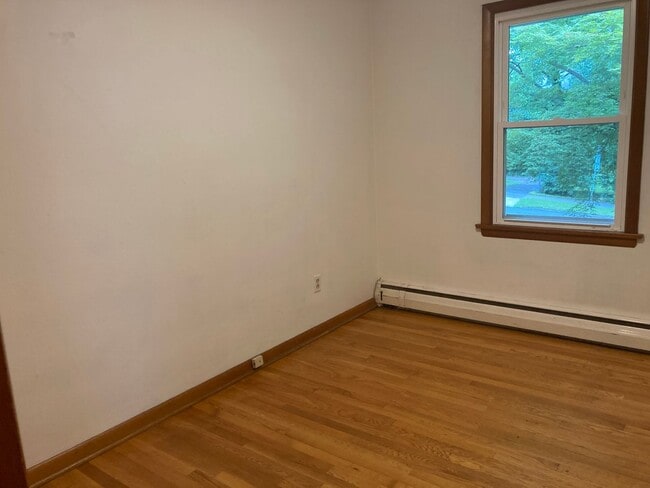 Building Photo - Three Bedroom House Blocks From Downtown Available for Spring 2026 - No Students Permitted