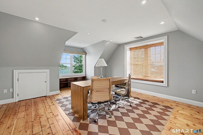 Building Photo - 71 Cove Ave
