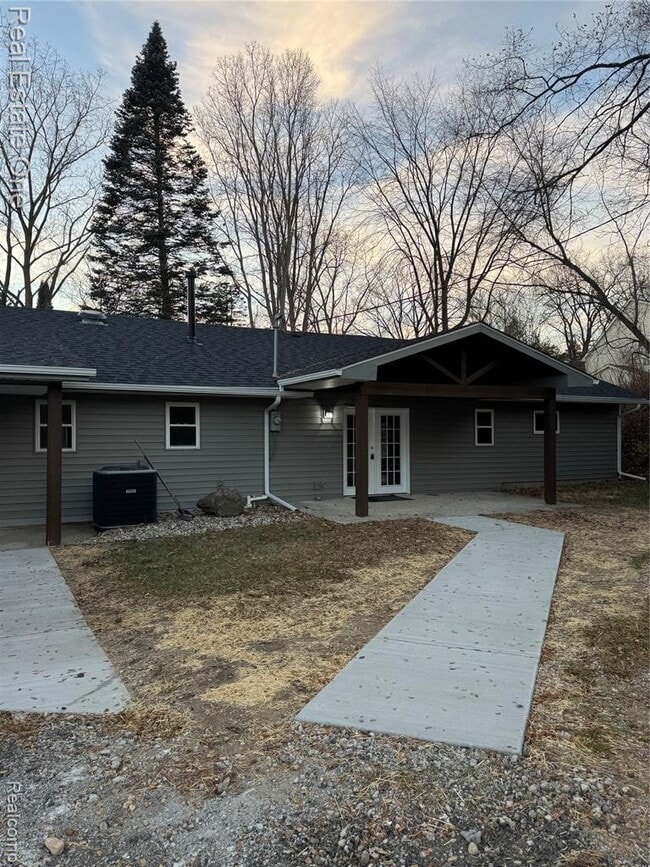 Building Photo - 7889 Chilson Rd