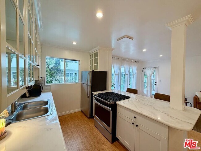 Building Photo - 1027 20th St