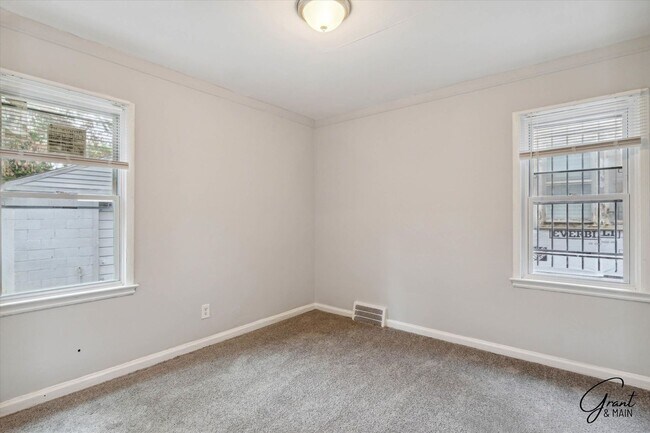 Building Photo - 18182 Heyden St