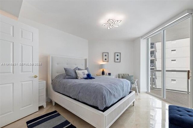 Building Photo - 18671 Collins Ave