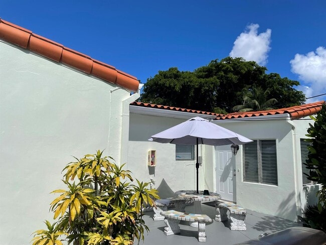 Building Photo - $2,450 1942 Funston Street #1-5