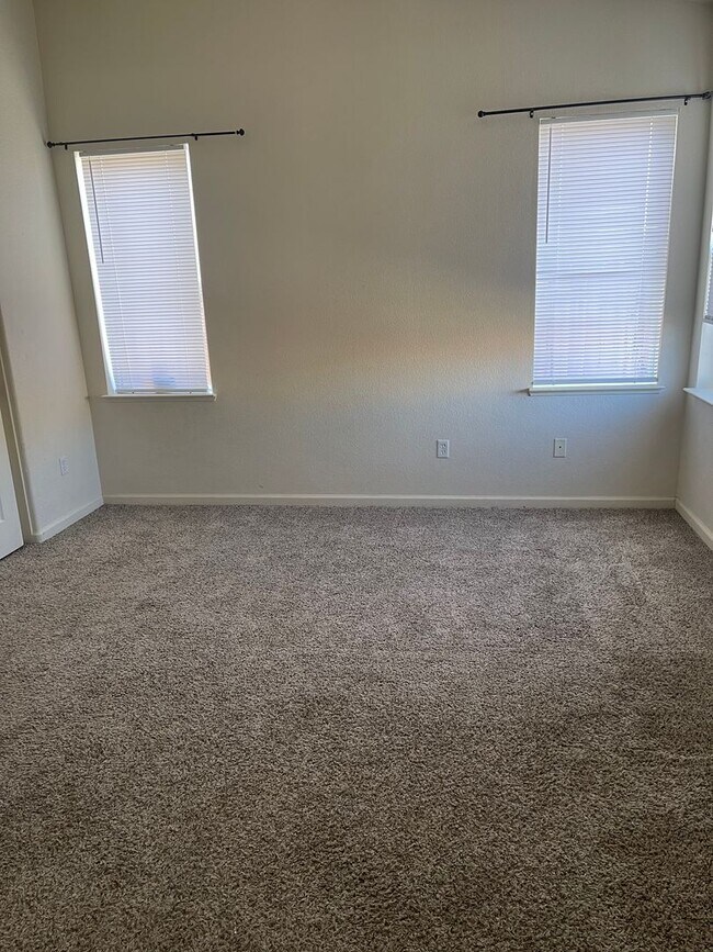 Building Photo - Super nice