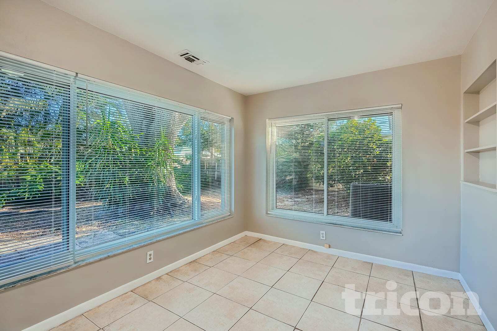 Building Photo - 2020 Magnolia Dr