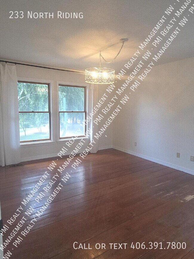 Building Photo - 233 North Riding-