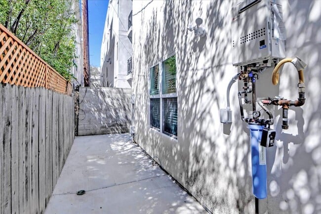 Building Photo - 2205 Camden Ave