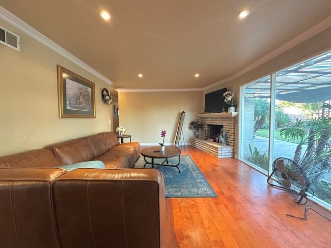 Building Photo - Beautiful 4 Bed / 3 Bath Home in Garden Grove For Rent