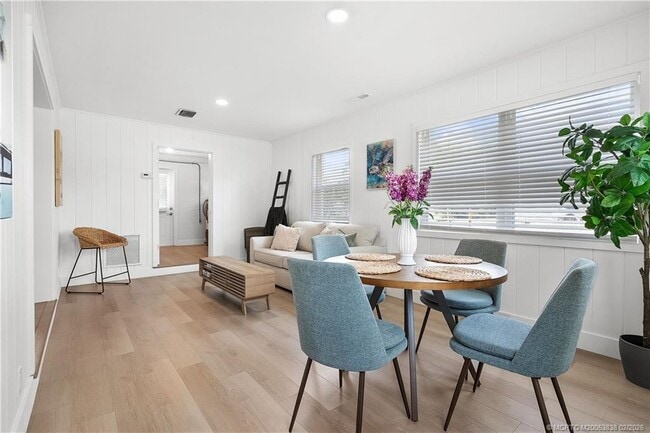 Building Photo - 901 E Madison Ave