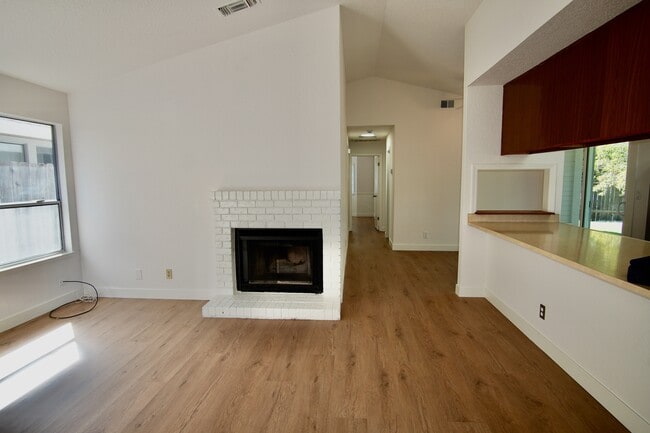 Building Photo - 4400 Sunrise Ct