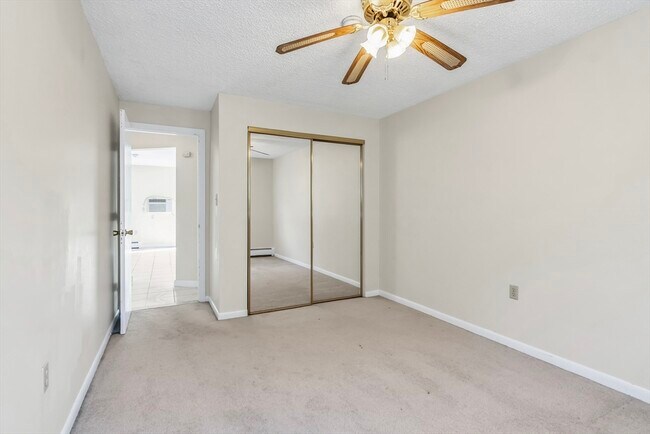 Building Photo - 35 Fernview Ave