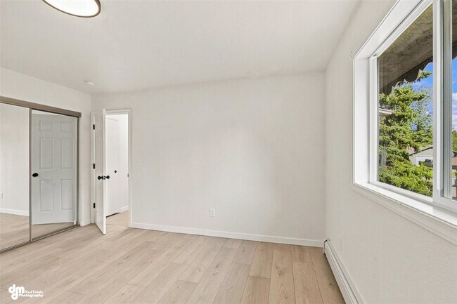 Building Photo - 6500 E 10th Ave