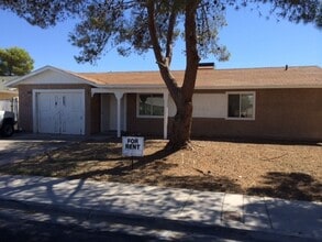 Building Photo - 3 Bedroom 2 Bathroom with Swimming Pool   Tropicana & Nellis Area