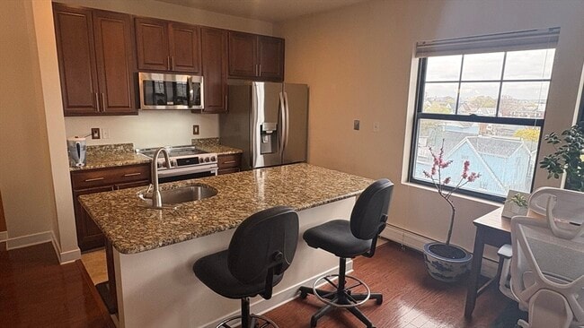 Building Photo - 72 Ashland St