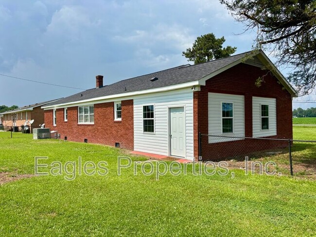 Building Photo - 4983 Washington St
