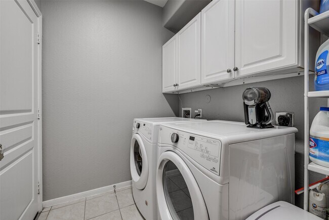 Building Photo - 5722 Ballina Canyon Ln