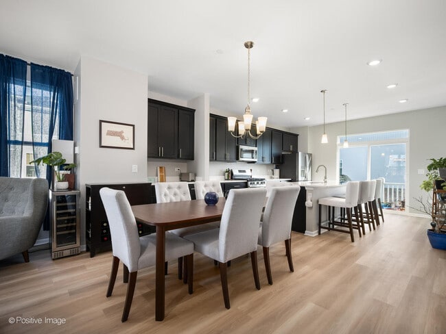 Building Photo - 1080 Bogart St