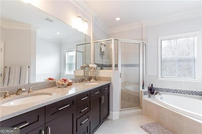 Building Photo - 1155 Glenridge Pl NE