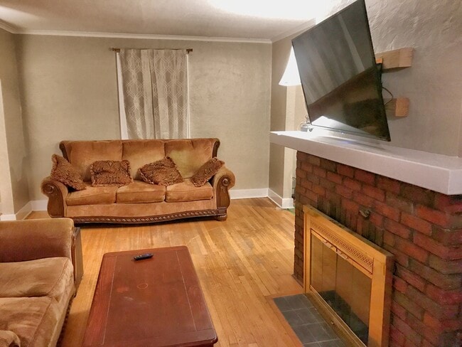 Building Photo - 241 Lorraine Ave