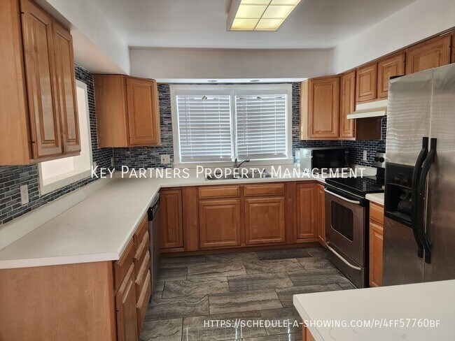 Building Photo - 318 E 68th St