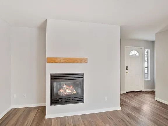 Building Photo - This is a lovely halfplex with 2 stories, 3 bedrooms, and 2.5 bathrooms in a quiet HOA neighborhood