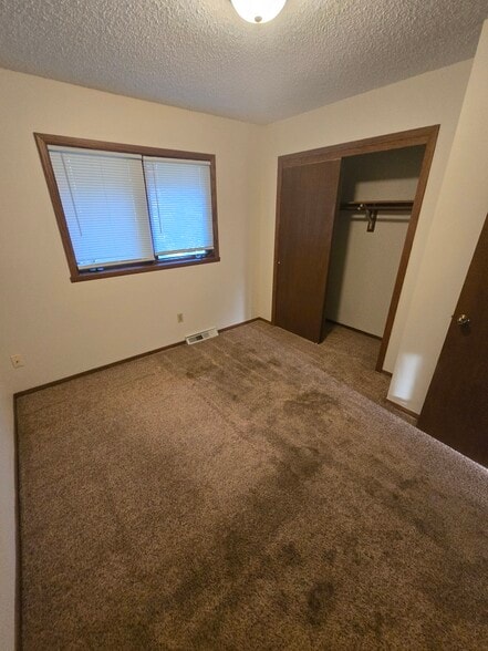 Building Photo - 7008 Ashwood Lane