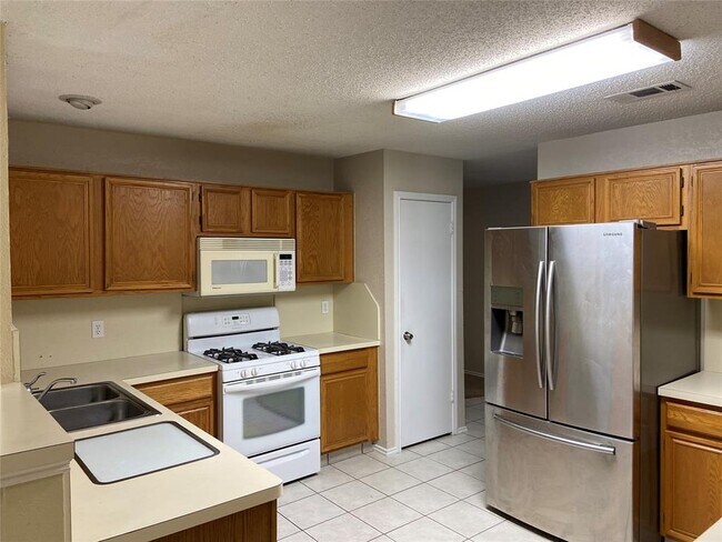 Building Photo - 7514 Beverly Dr