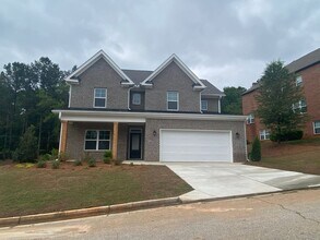 Building Photo - 5 Bed 3 Bath in Stone Mountain!