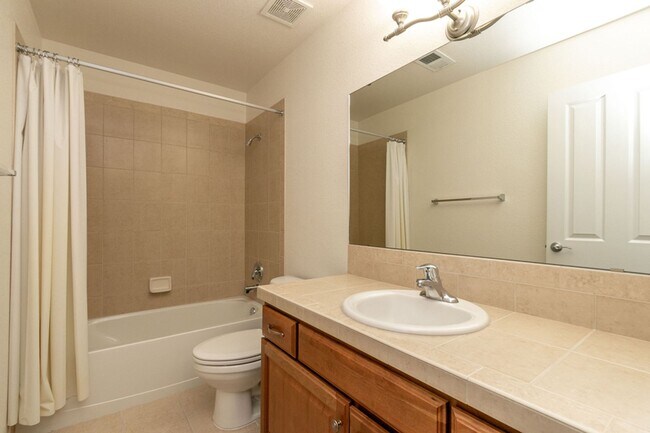 Building Photo - Beautiful ranch style patio home in Fox Meadows golf community.