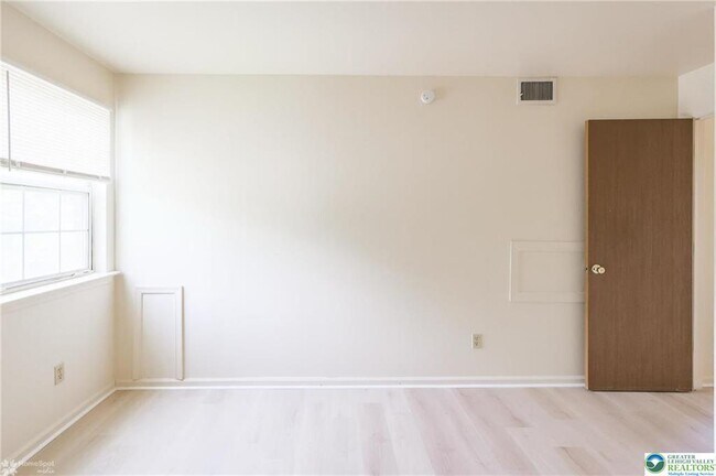Building Photo - 1464 N Cedar Crest Blvd