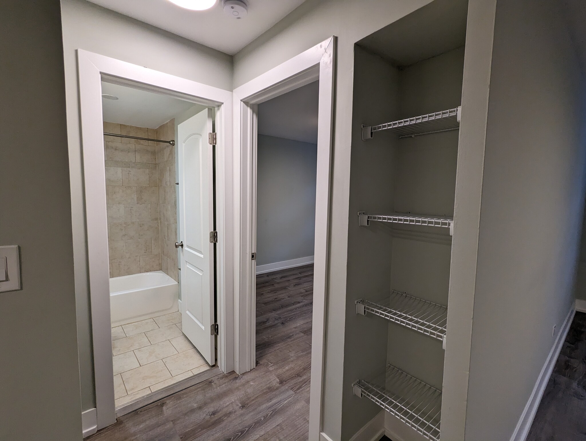 Building Photo - 456 W Barry Ave