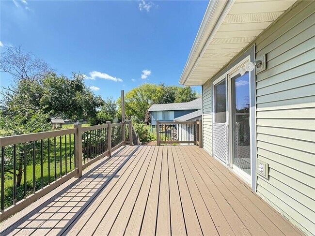 Building Photo - 11225 Hampshire Ct W